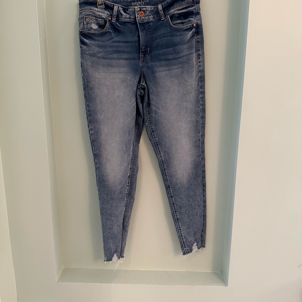 Stylish Women's Denim Skinny Jeans